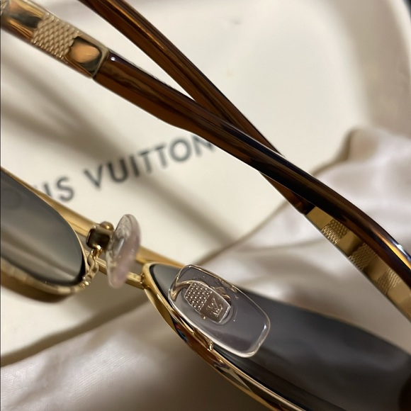 SOLD ON IG @mmbagslux. 🧡Authentic LV ATTITUDE PILOT SUNGLASSES GOLD - Picture 13 of 14